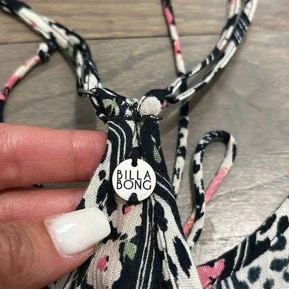 Billabong women’s Spring Seas Flowy Boho Floral Leopard Print Tank. Medium - Picture 7 of 7